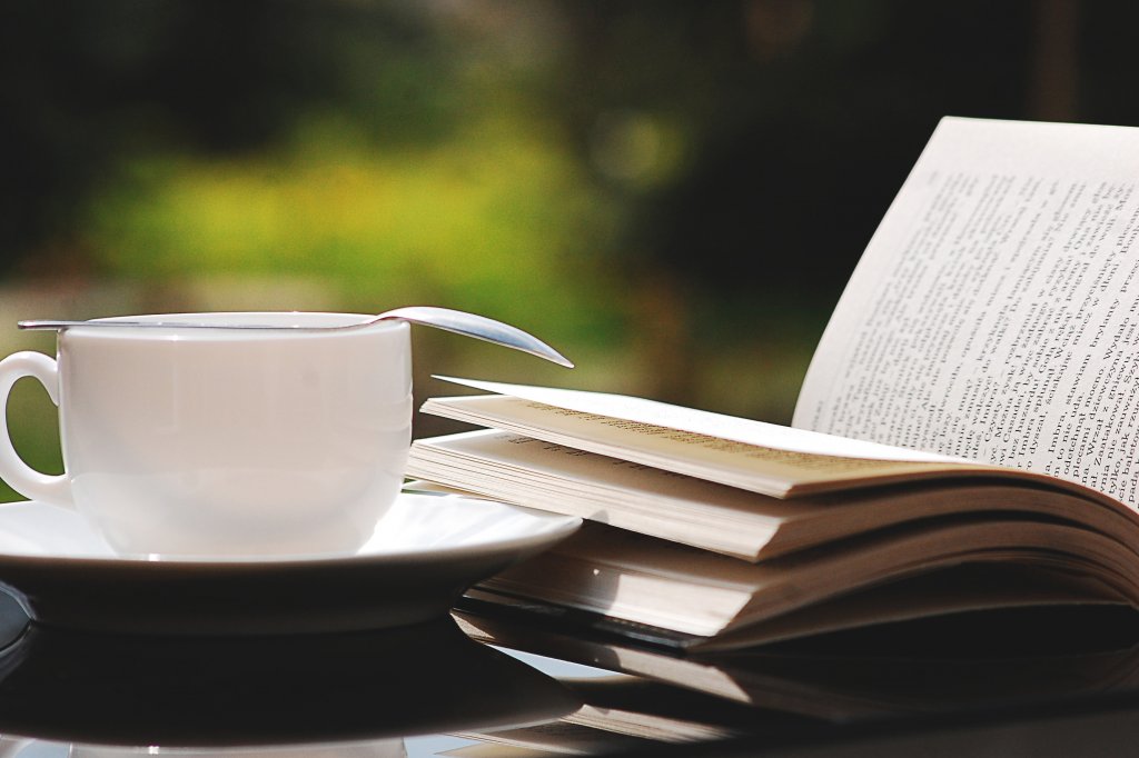 image-832428-coffe_and_books-c9f0f.w640.jpg